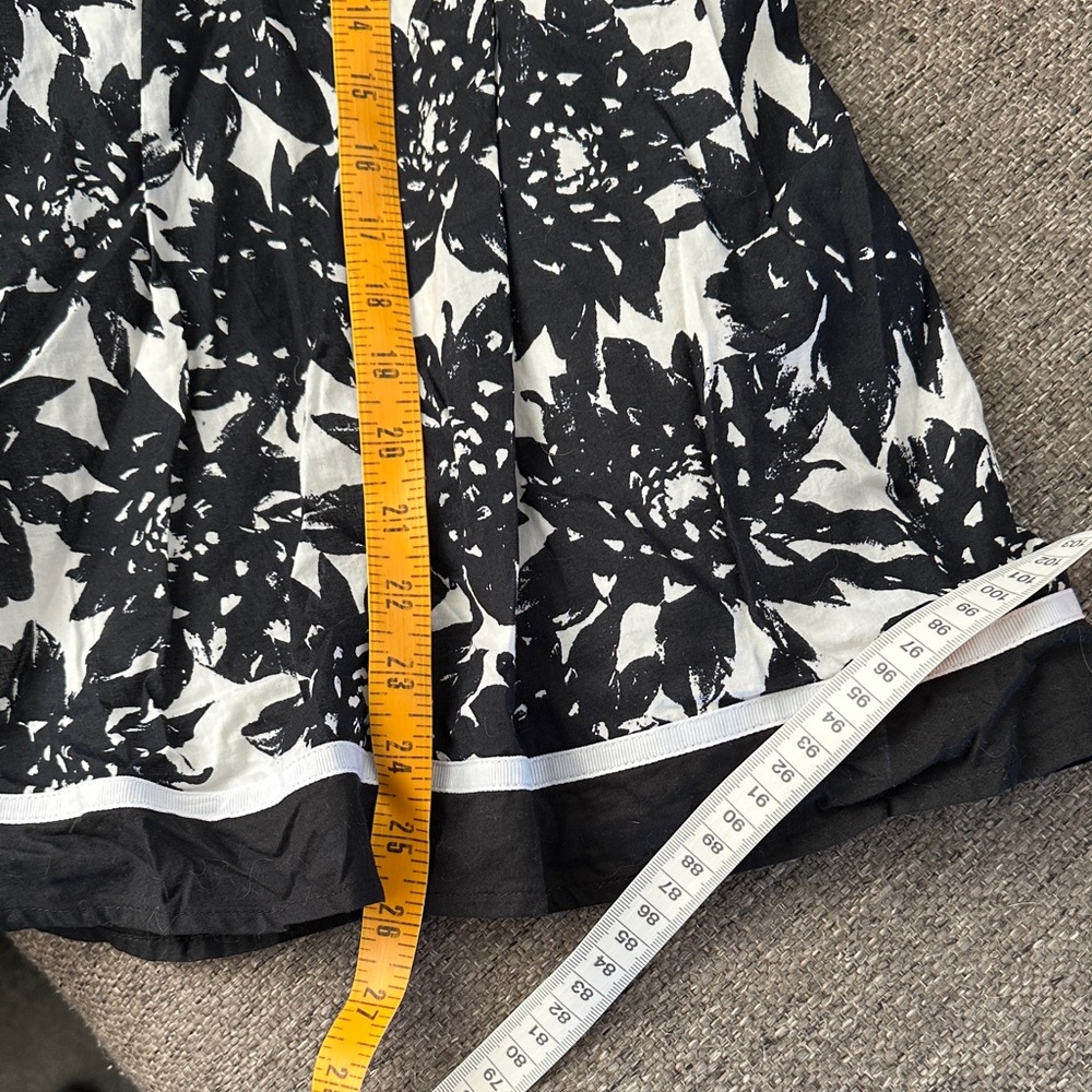 Jones New York Black and White Floral A-Line Skirt - Picture 7 of 7
